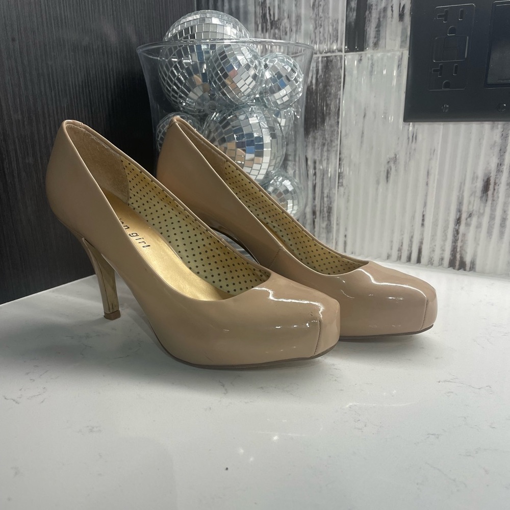Women’s 6 Madden Girl Nude Patent Heels